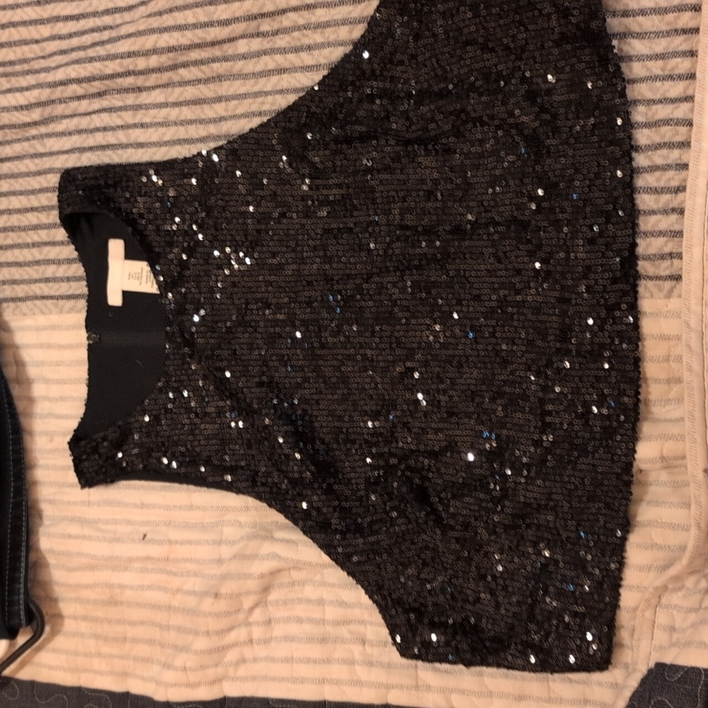 Black sequence crop top
